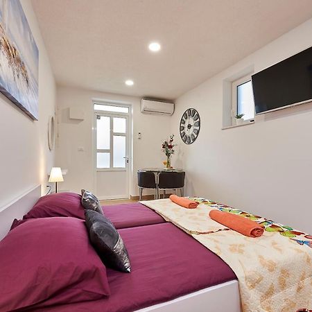 Studio apartment Bašćan Trogir Bagian luar foto