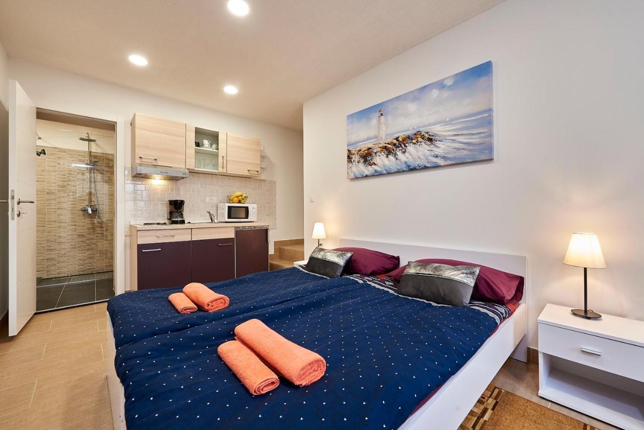 Studio apartment Bašćan Trogir Bagian luar foto