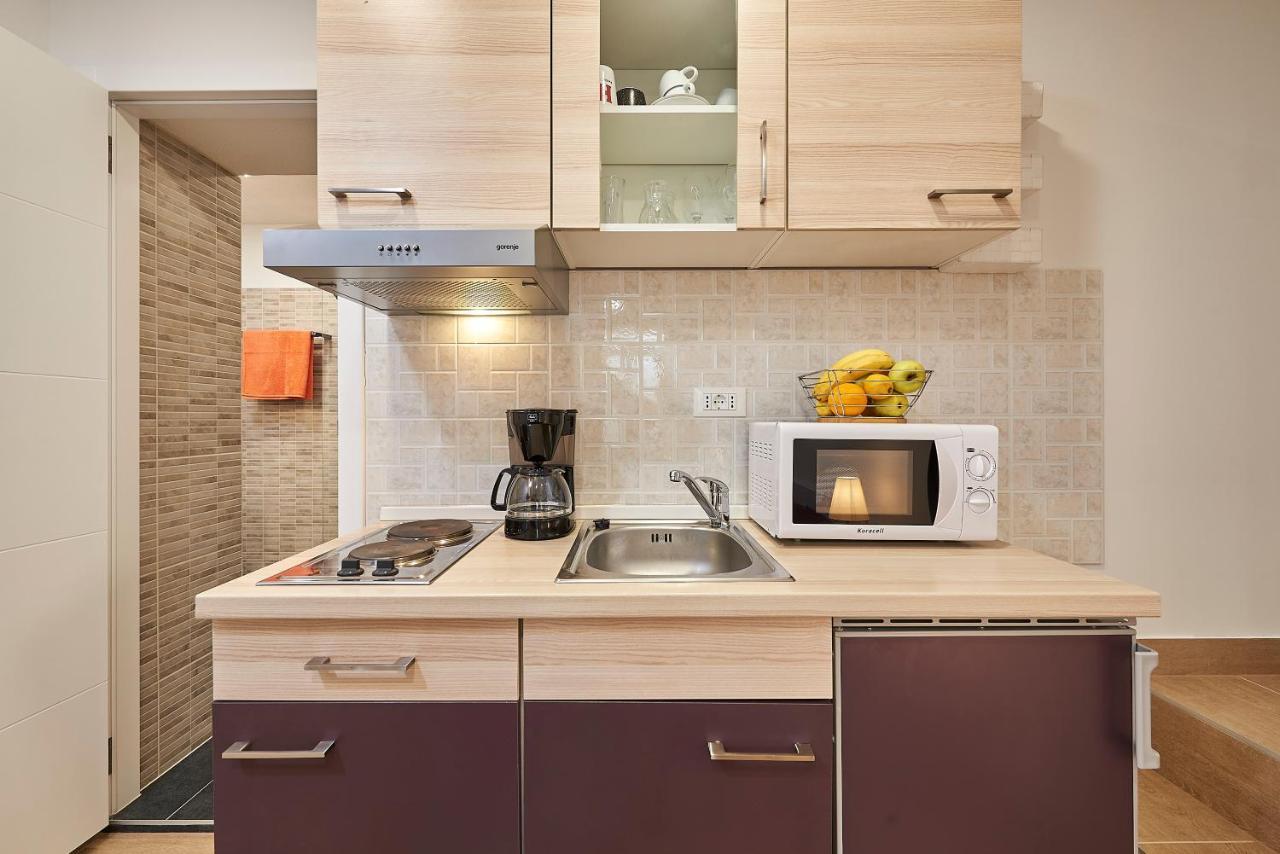 Studio apartment Bašćan Trogir Bagian luar foto