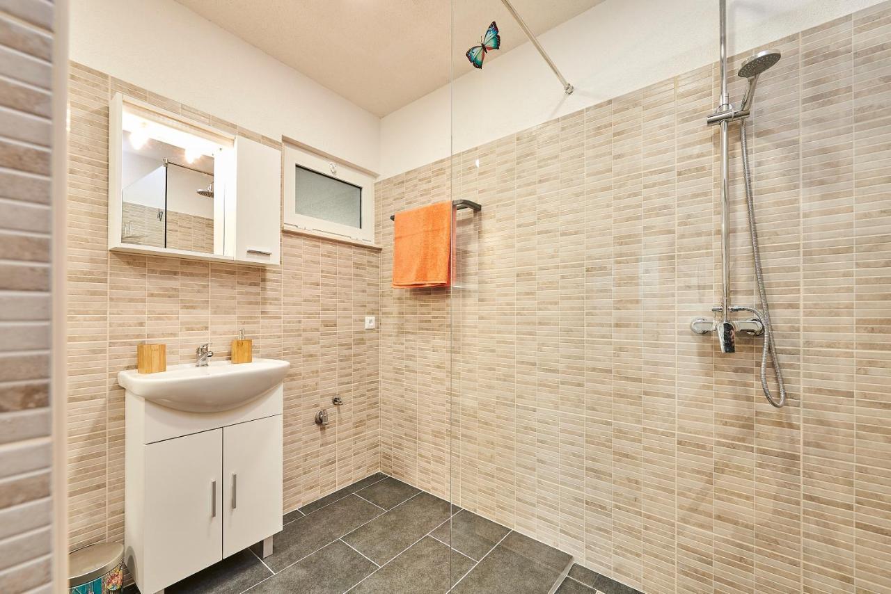 Studio apartment Bašćan Trogir Bagian luar foto