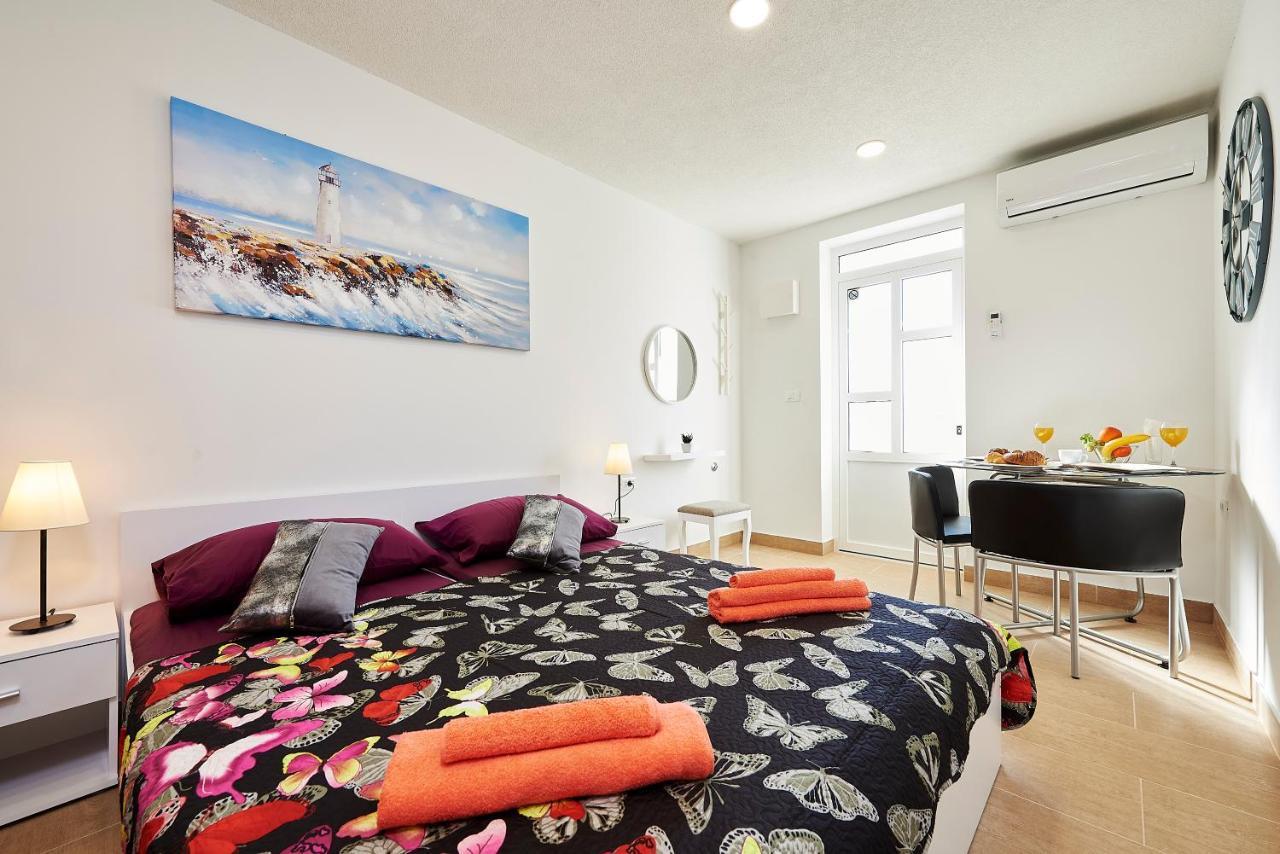 Studio apartment Bašćan Trogir Bagian luar foto