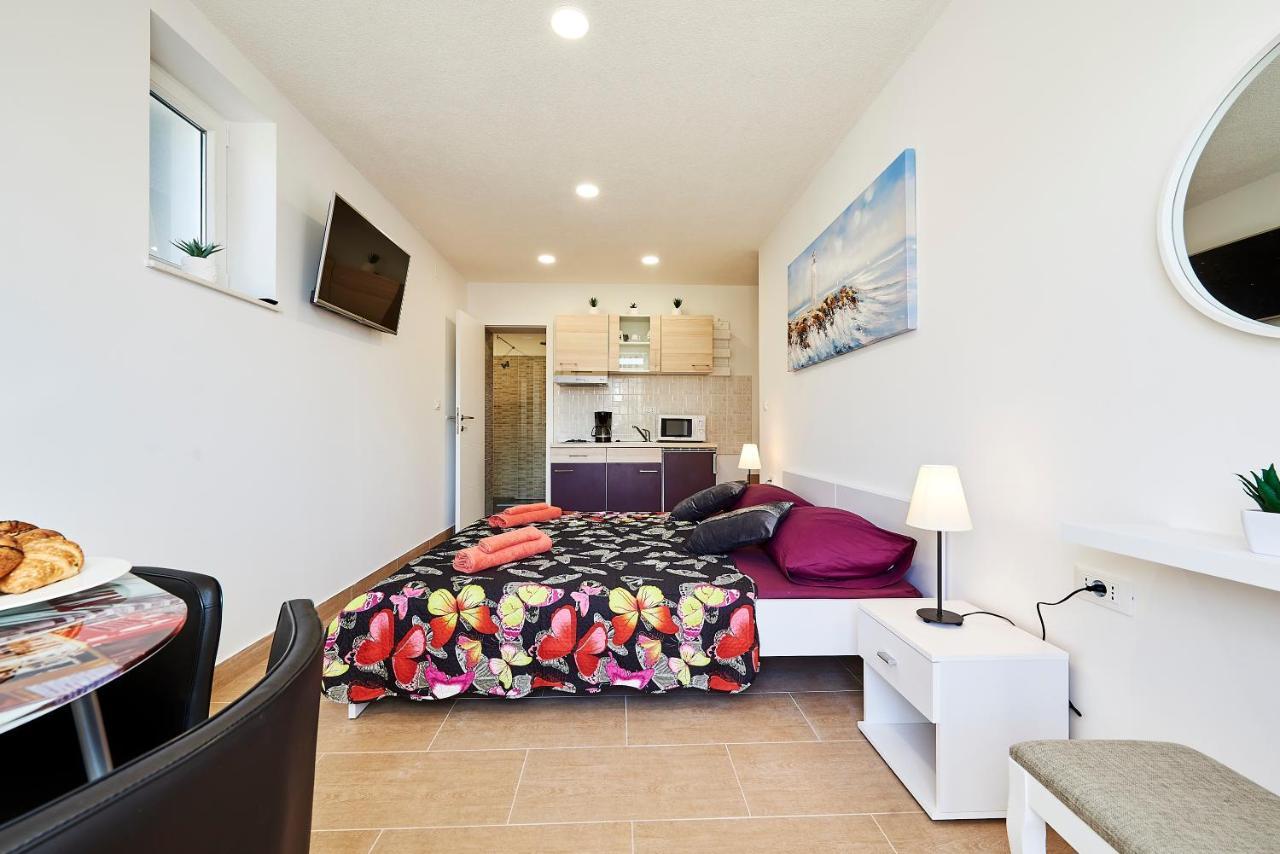 Studio apartment Bašćan Trogir Bagian luar foto