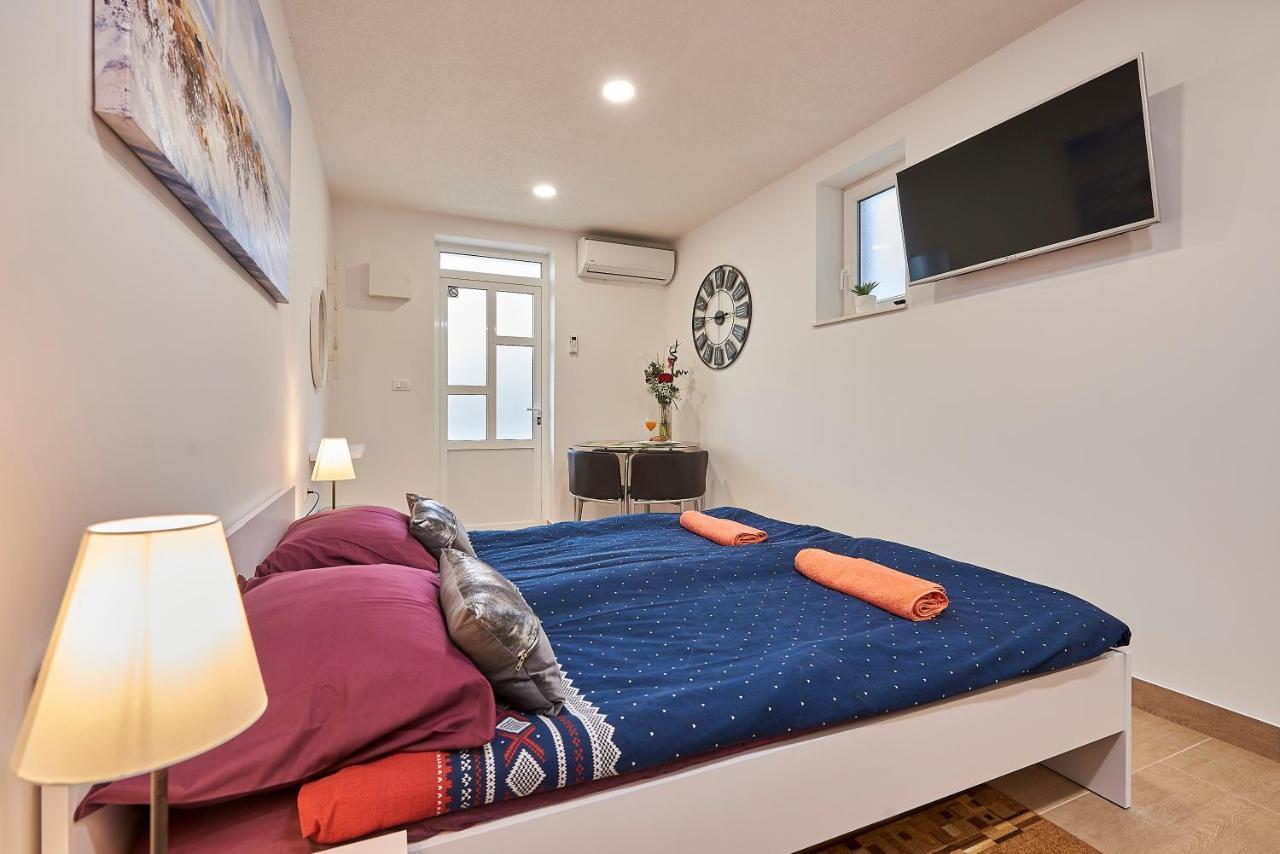 Studio apartment Bašćan Trogir Bagian luar foto