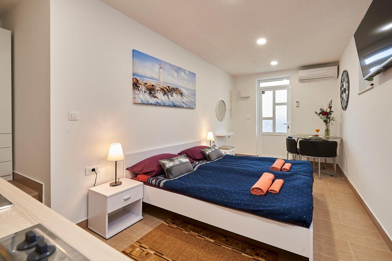 Studio apartment Bašćan Trogir Bagian luar foto