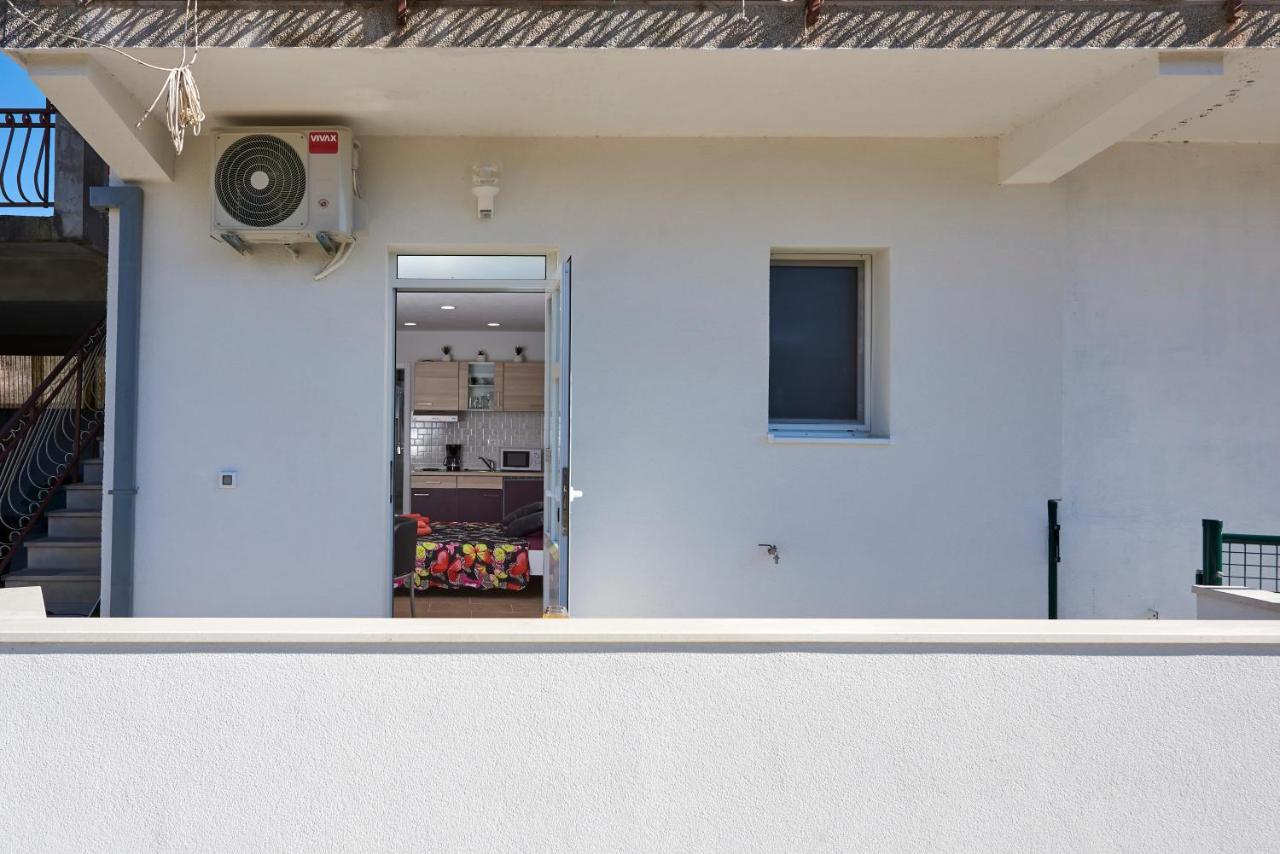 Studio apartment Bašćan Trogir Bagian luar foto